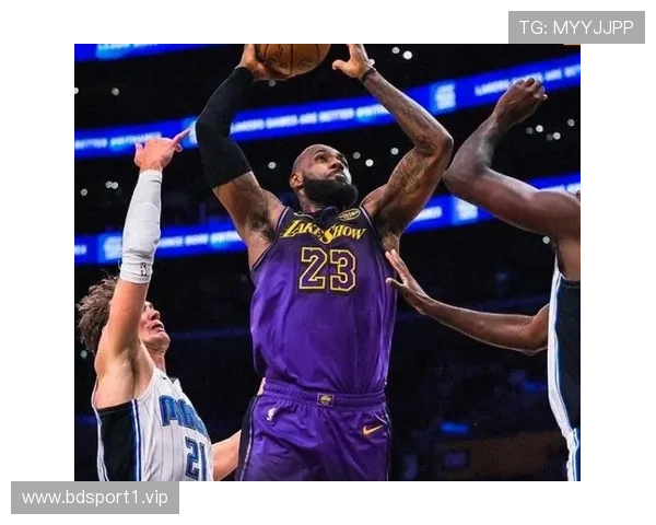 37岁老詹鏖战37分钟关键时刻再献封天大帽震撼全联盟球迷沸腾